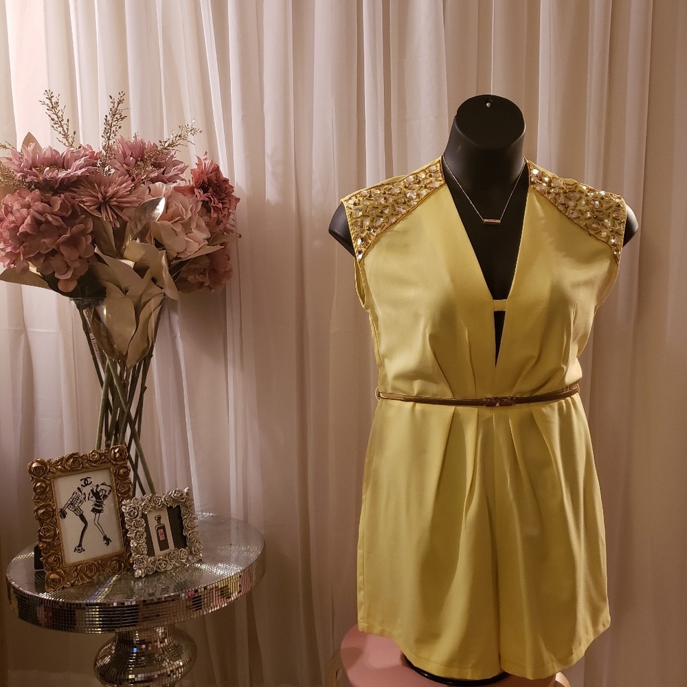 Top Chic yellow shorts romper